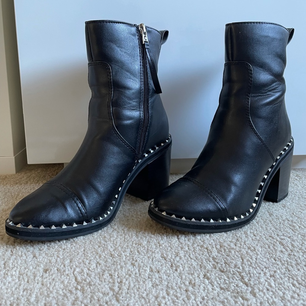 8.5 Charles David Frazz Studded Block-Heel Booties
